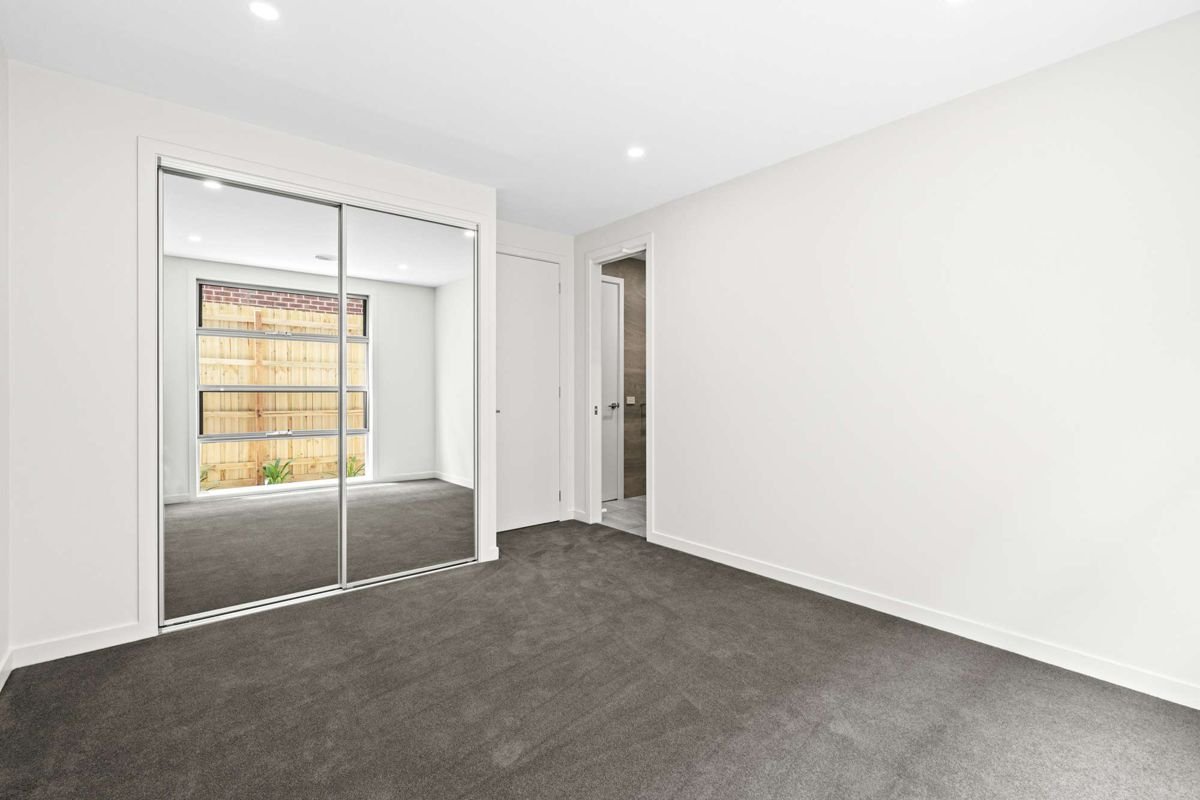 9 Taylor Avenue, Burwood East image 6