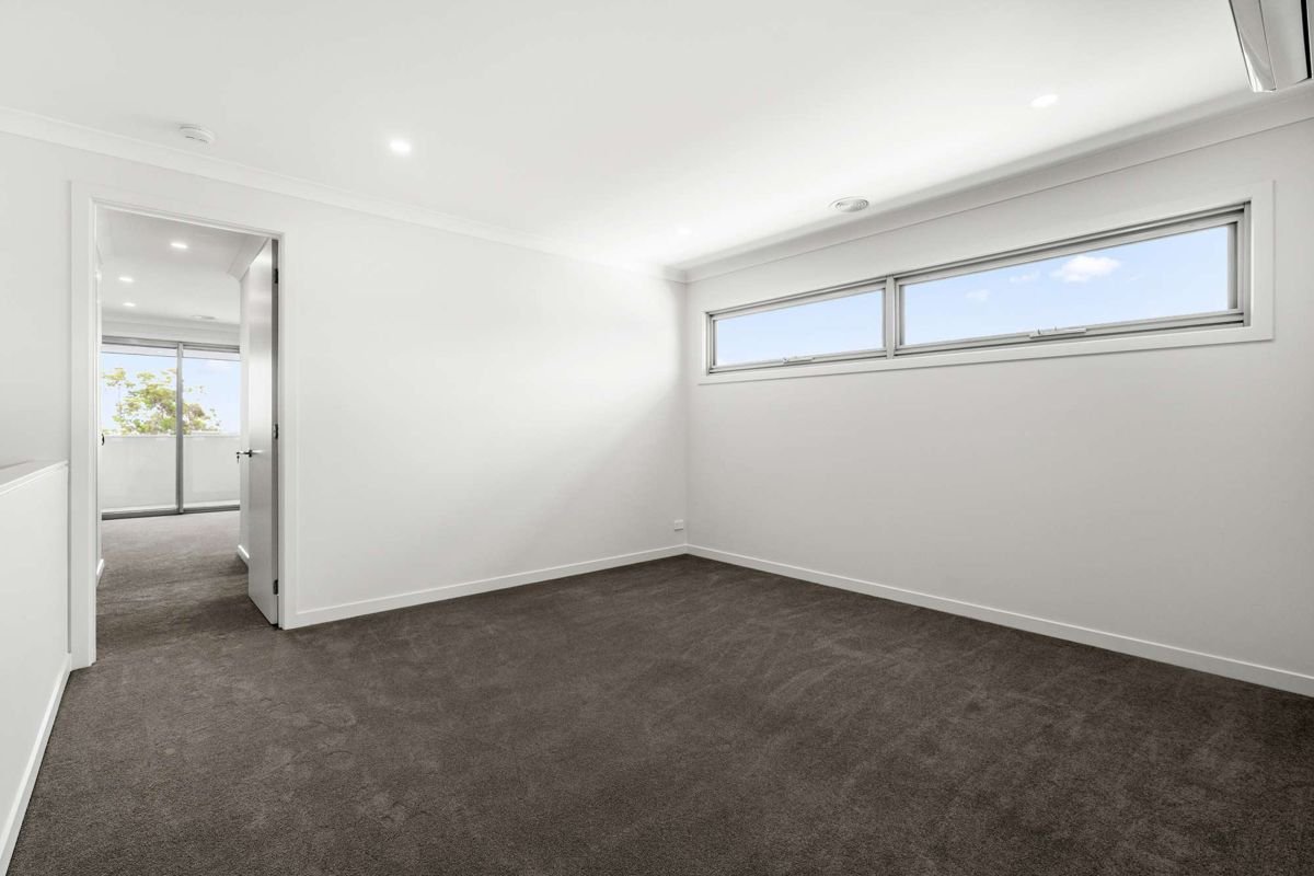 9 Taylor Avenue, Burwood East image 7