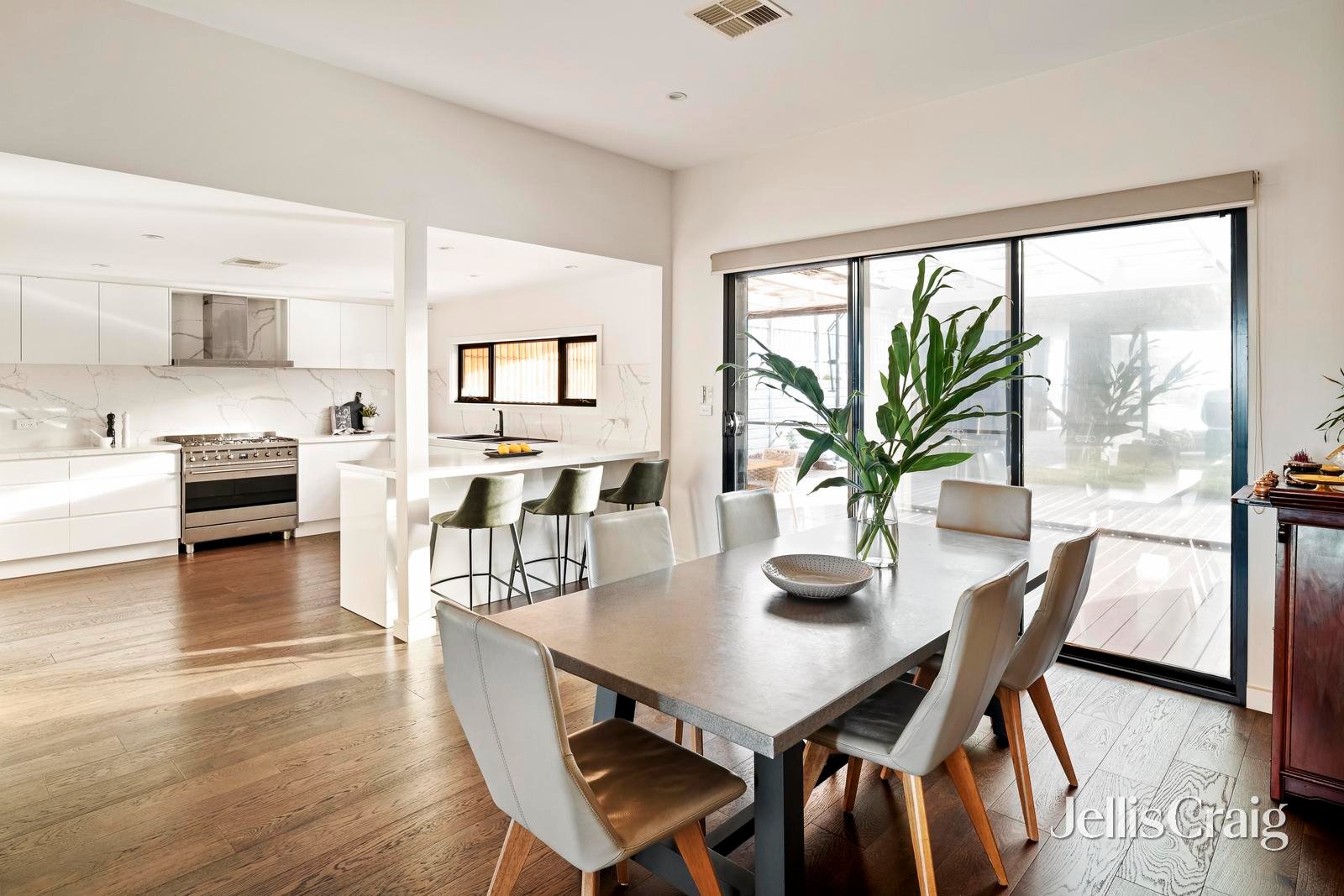 9 The Panorama, Eaglemont image 2