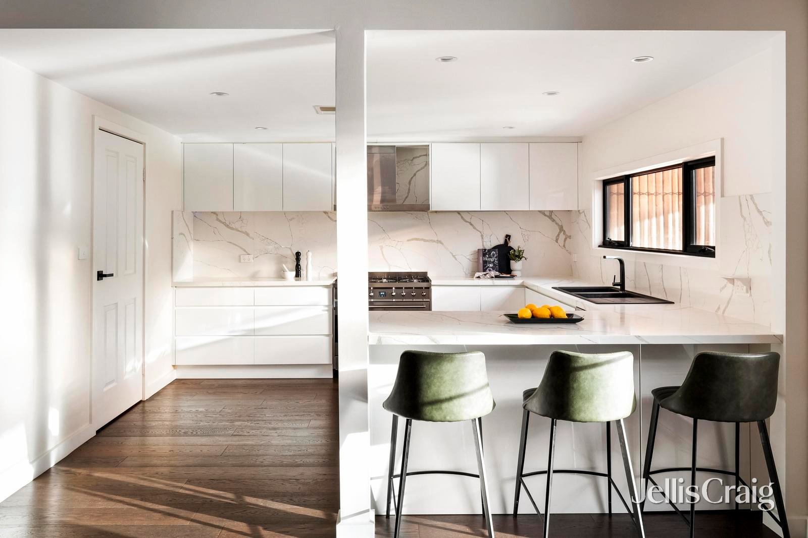 9 The Panorama, Eaglemont image 3