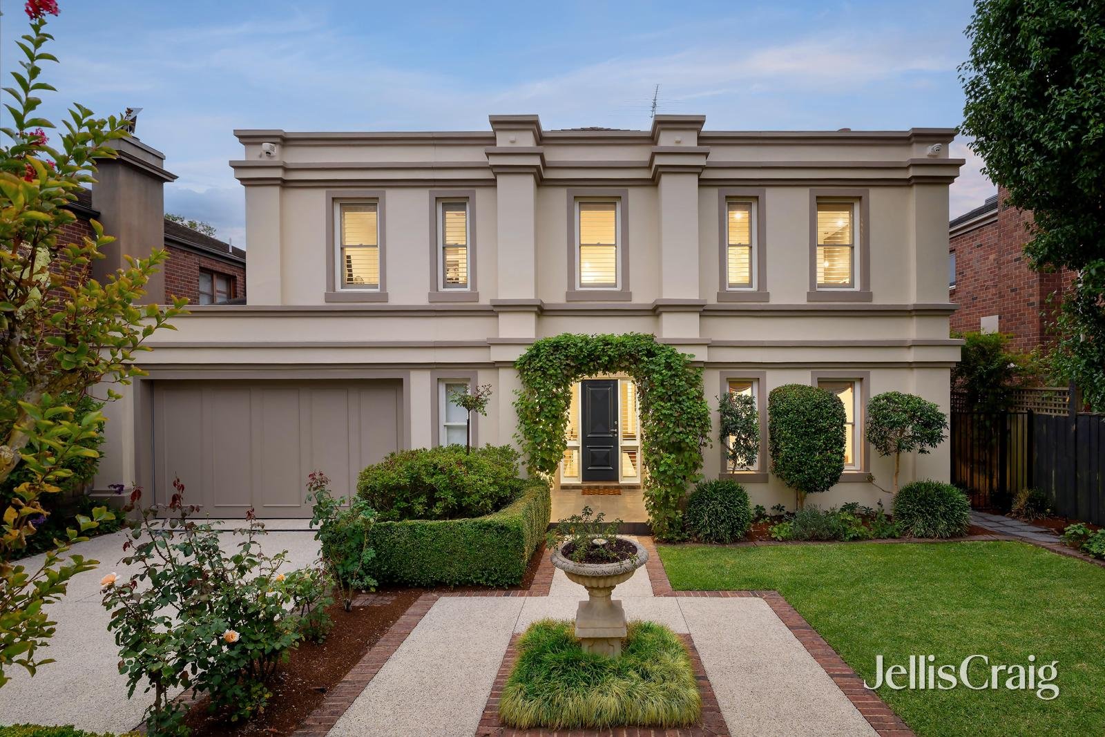 9 Thornton Avenue, Surrey&nbsp;Hills image 1