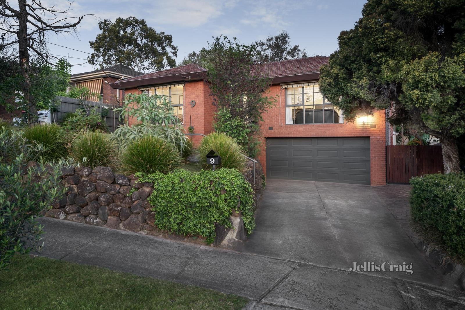 9 Tonyl Court, Greensborough image 1