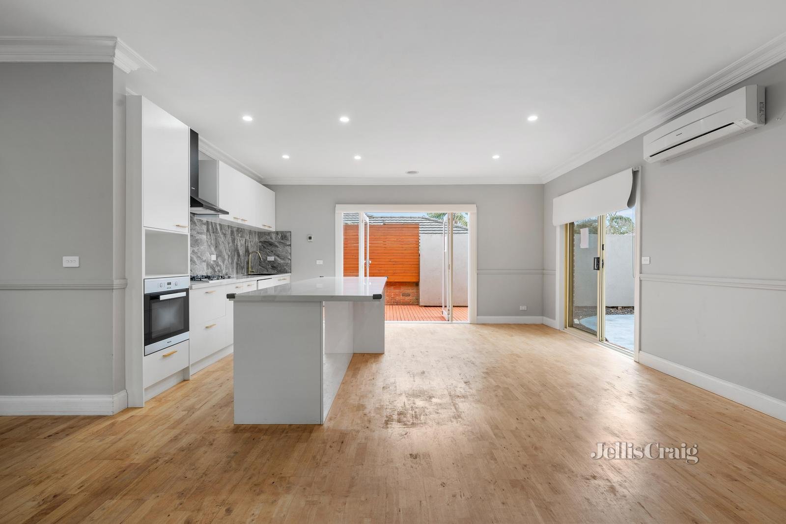 9 Toombah Street, Mount Waverley image 2