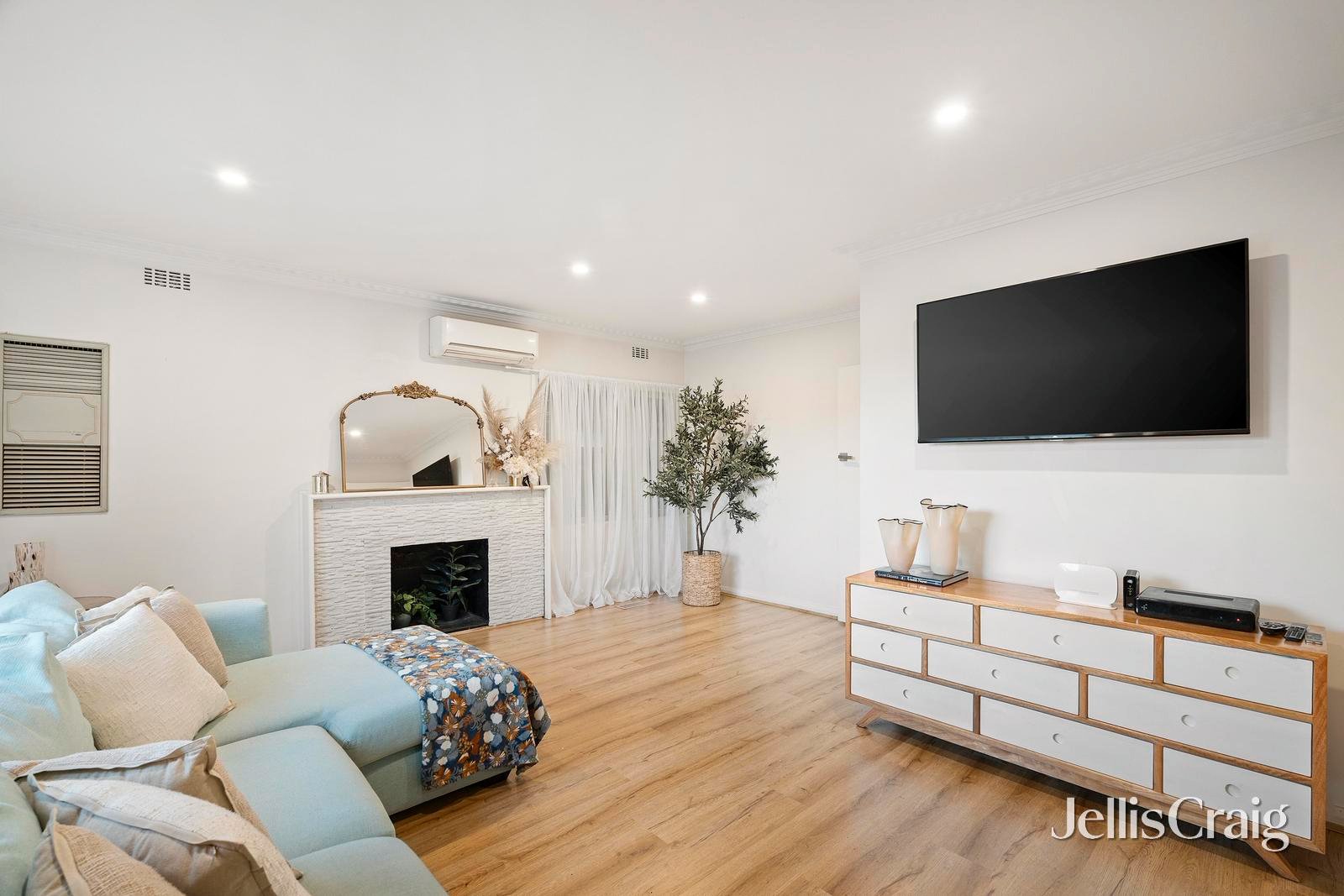 9 Vasey Grove, Donvale image 2