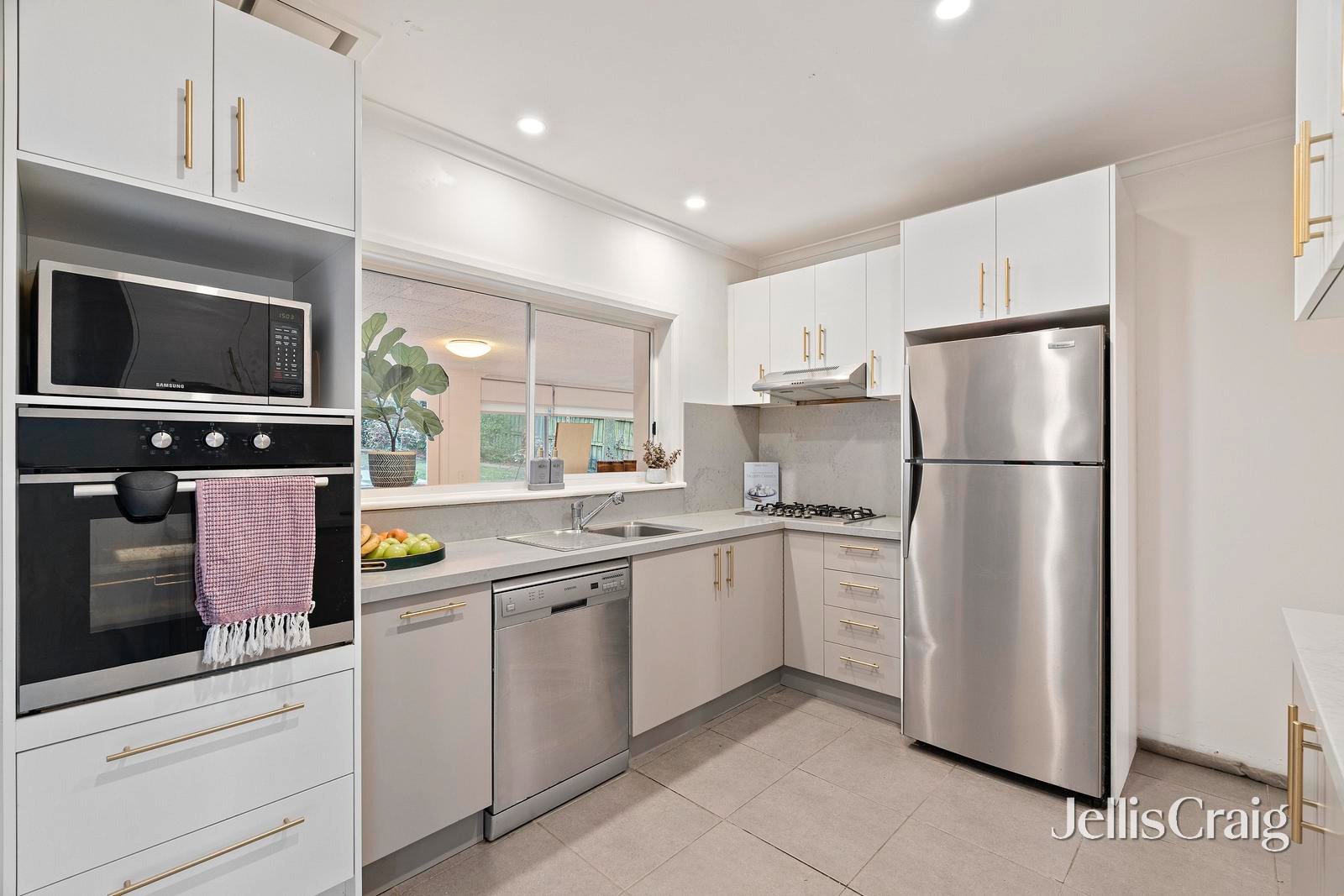 9 Vasey Grove, Donvale image 4