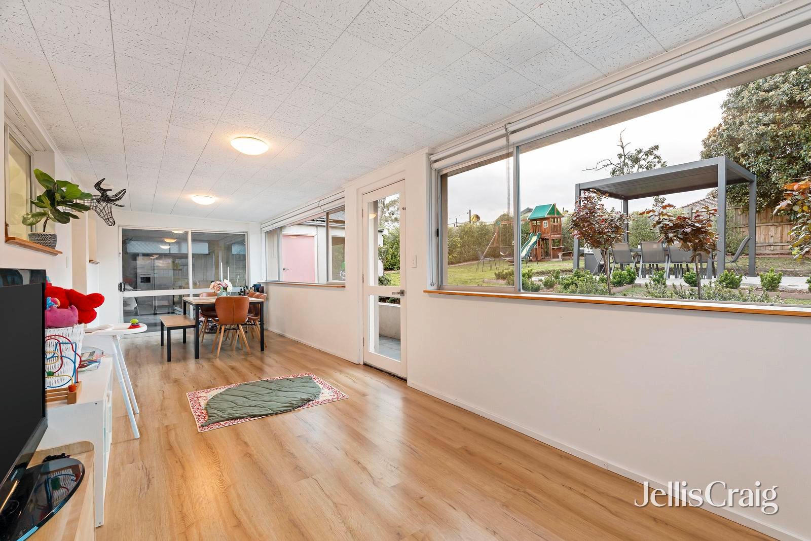 9 Vasey Grove, Donvale image 6