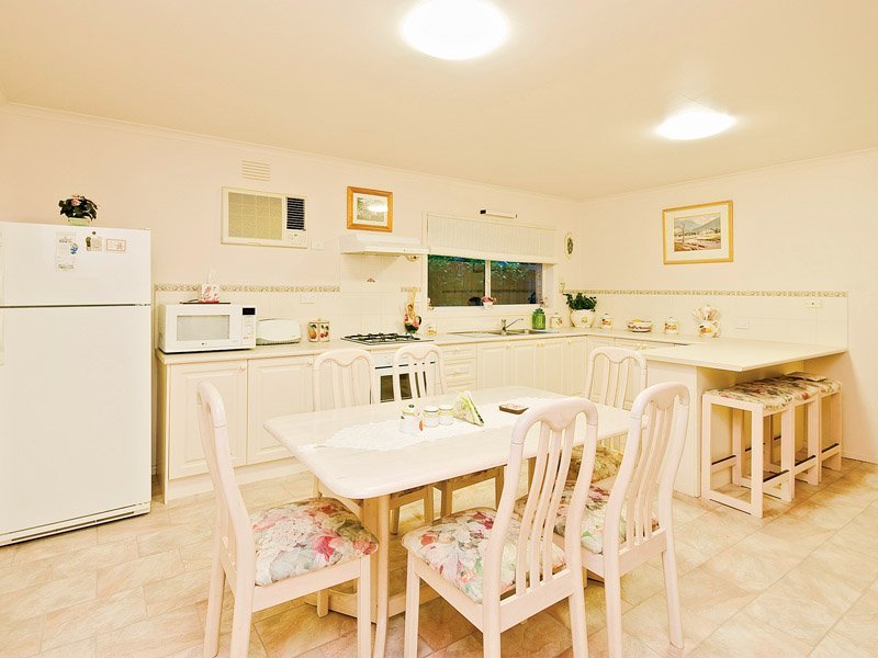 9 White Court, Nunawading image 3