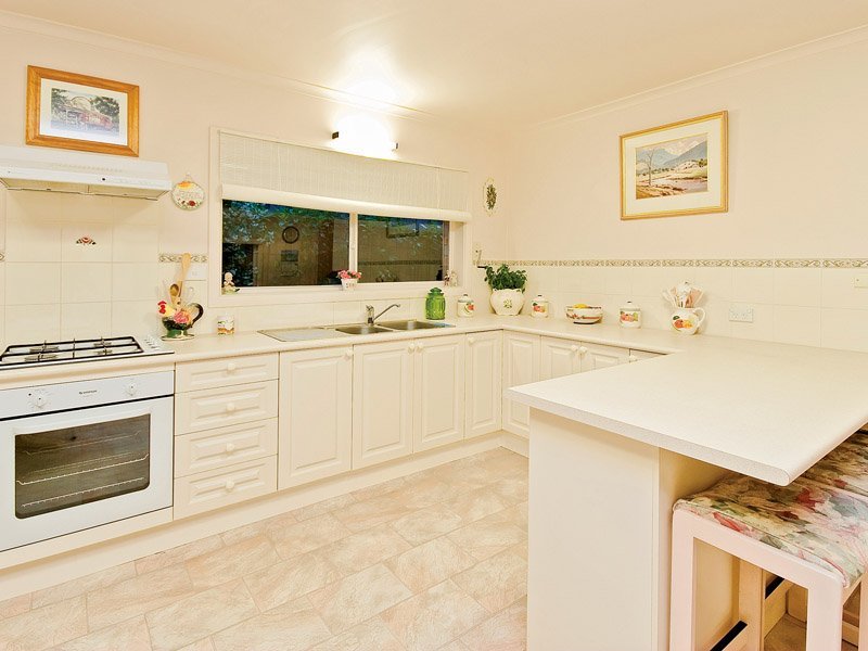 9 White Court, Nunawading image 4