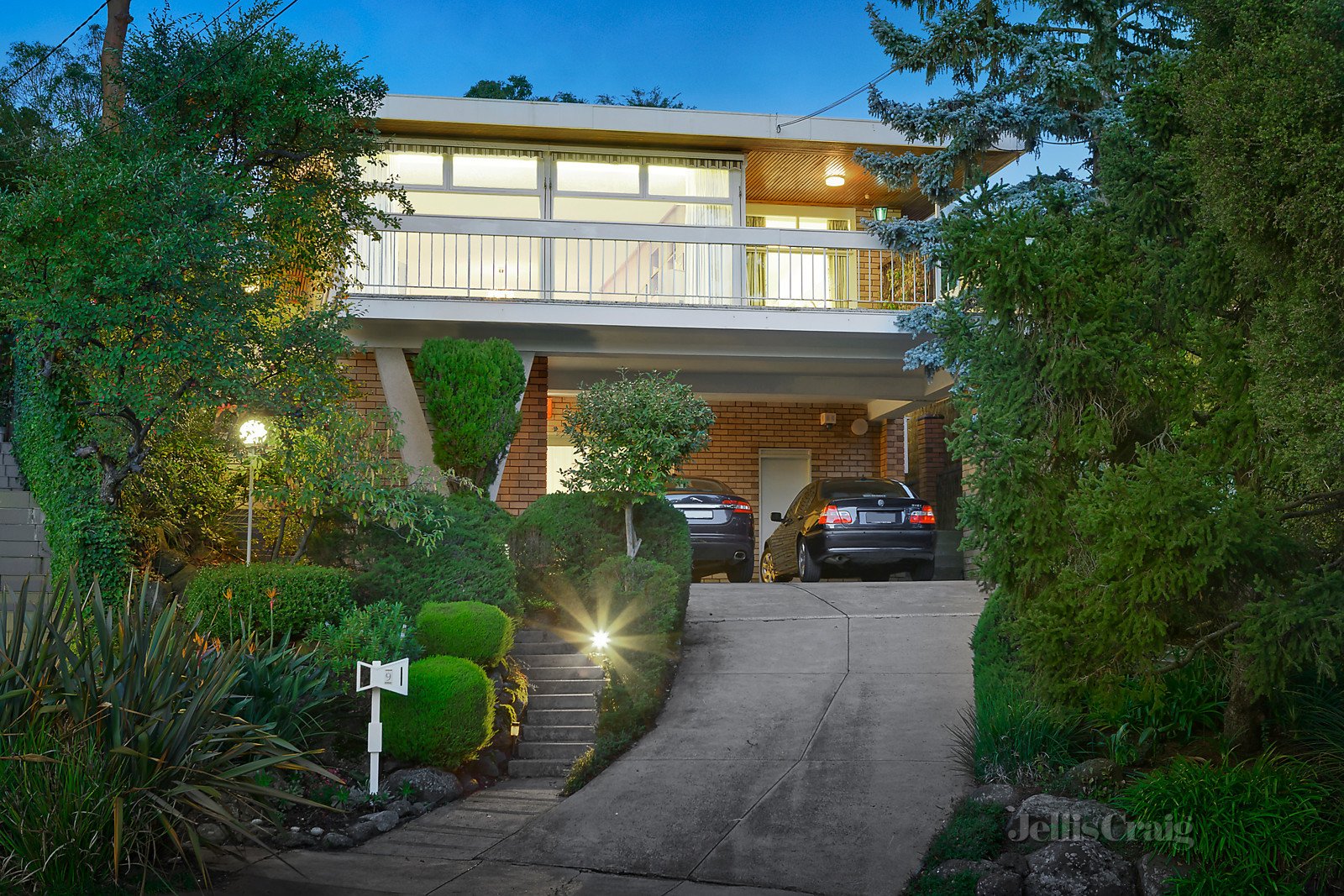 9 White Lodge Court, Kew image 1