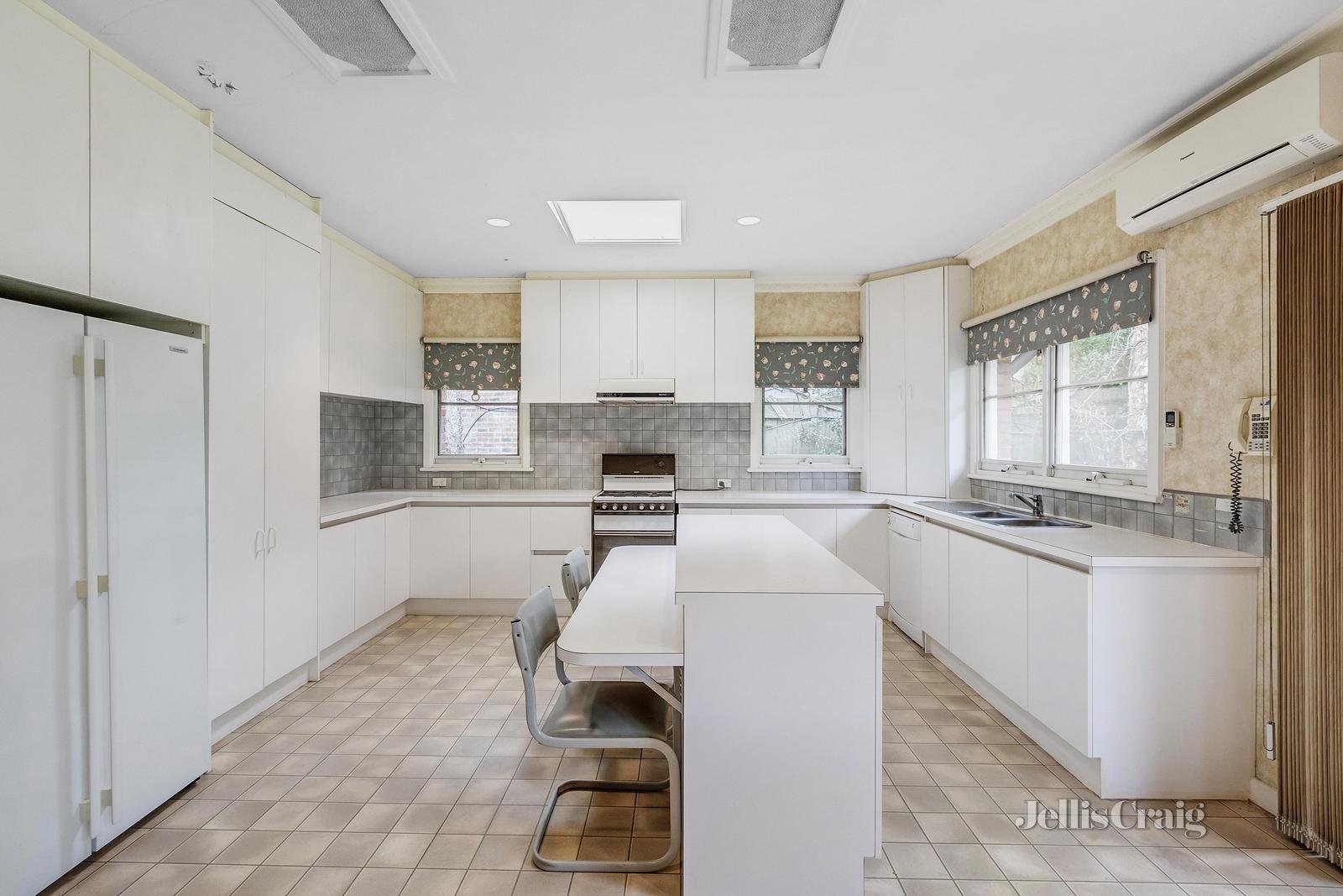 9 Woodlands Avenue, Camberwell image 5