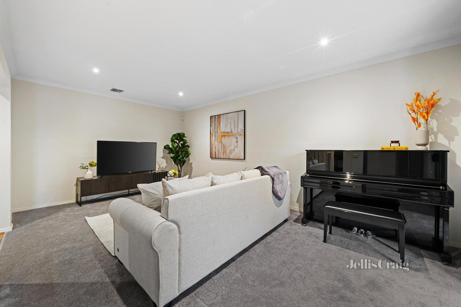 9 Woodlands Grove, Mitcham image 5