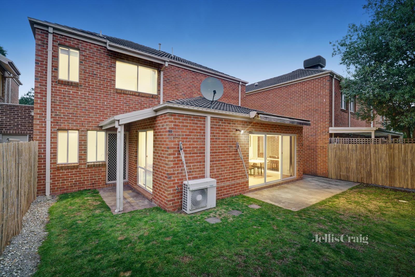 9 Woodlands Grove, Mitcham image 12