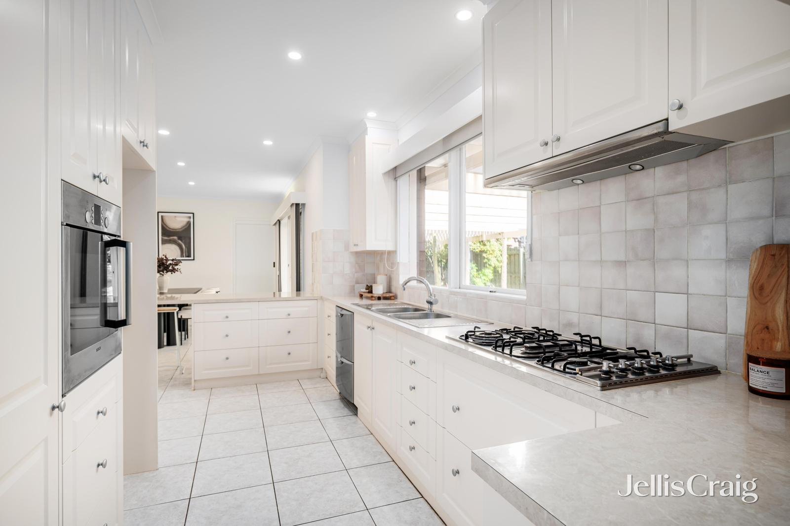 9 Wreford Road, Blackburn South image 5