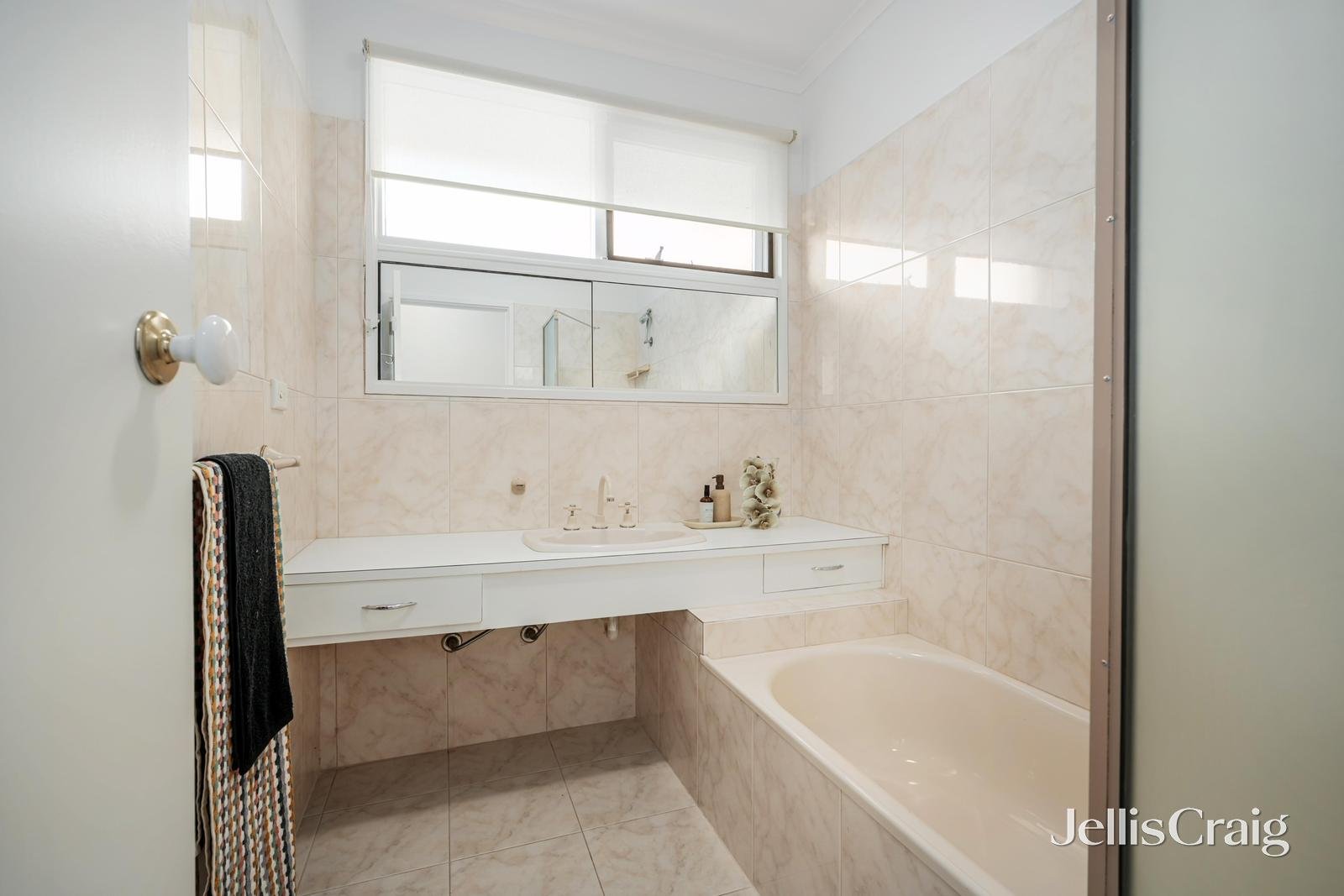 9 Wreford Road, Blackburn South image 8