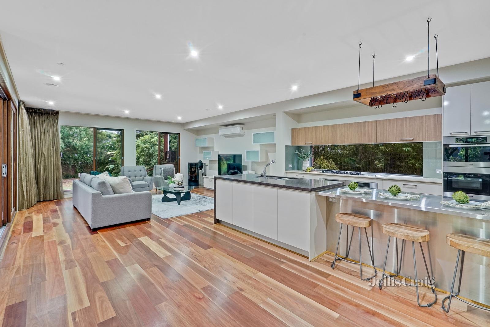 9 York Street, Glen Waverley image 3