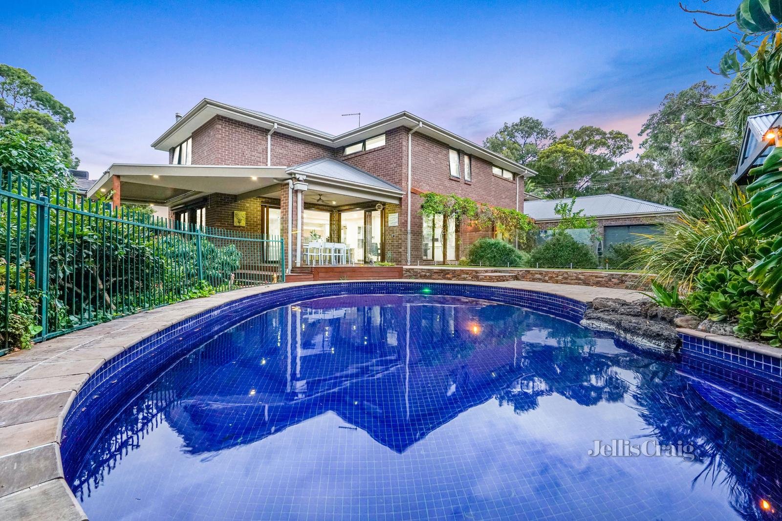 9 York Street, Glen Waverley image 18