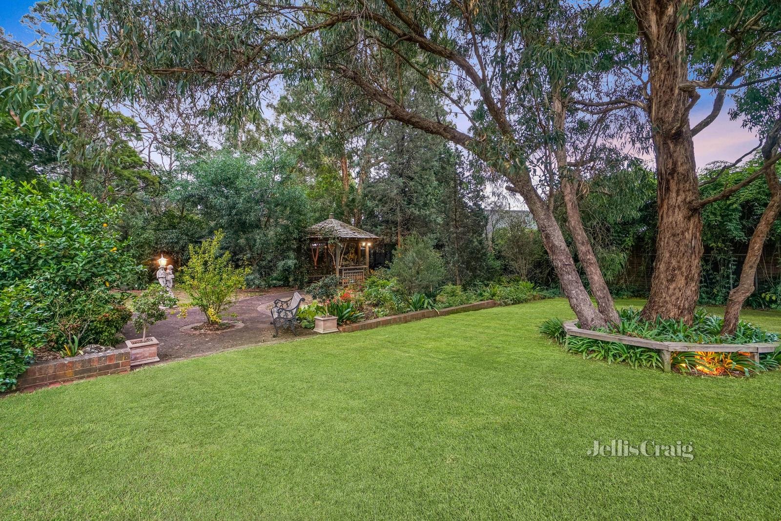 9 York Street, Glen Waverley image 21