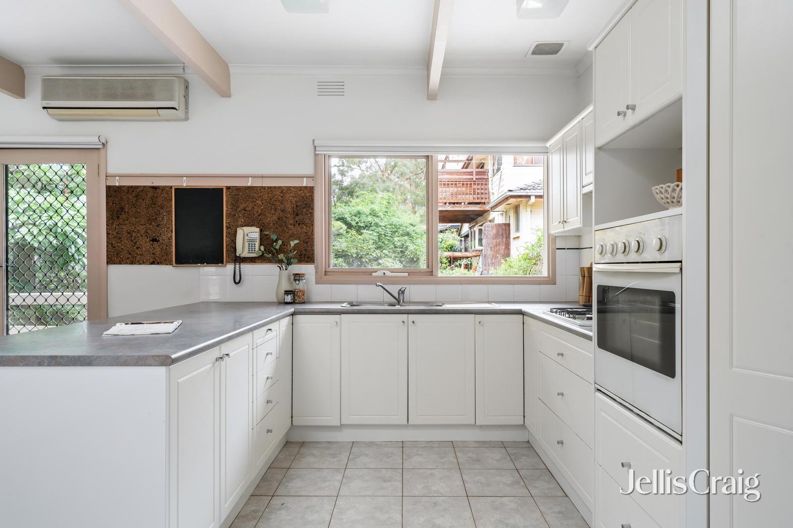 90 Albion Crescent, Greensborough image 3