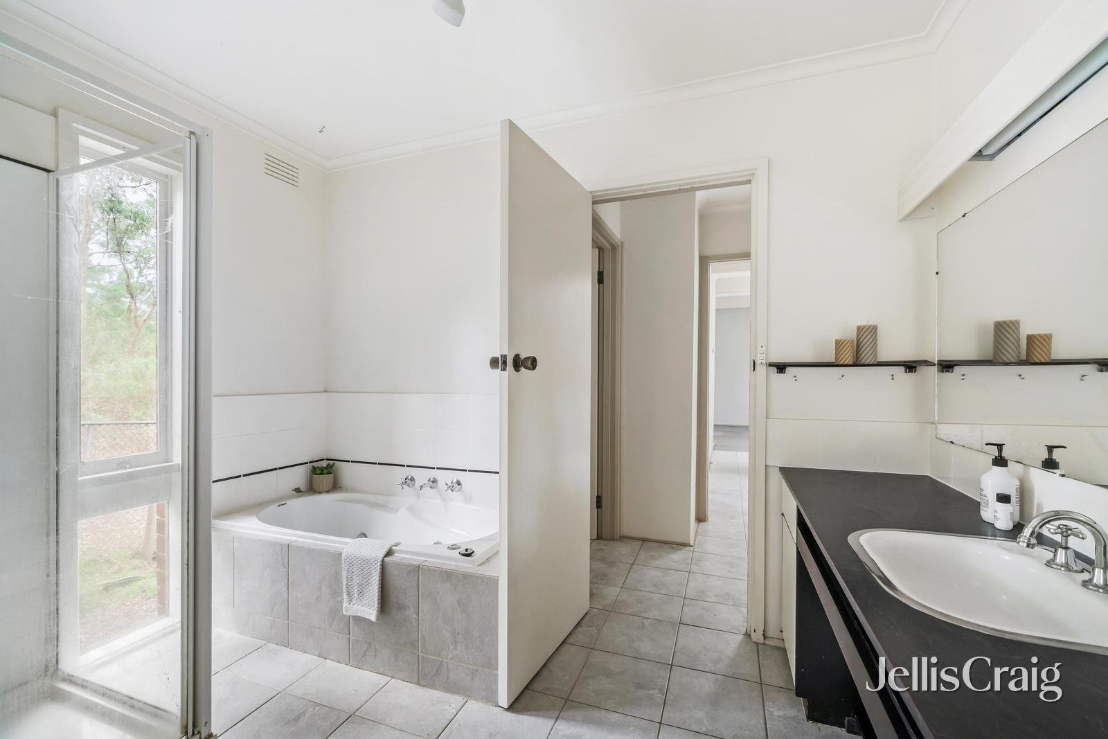 90 Albion Crescent, Greensborough image 8