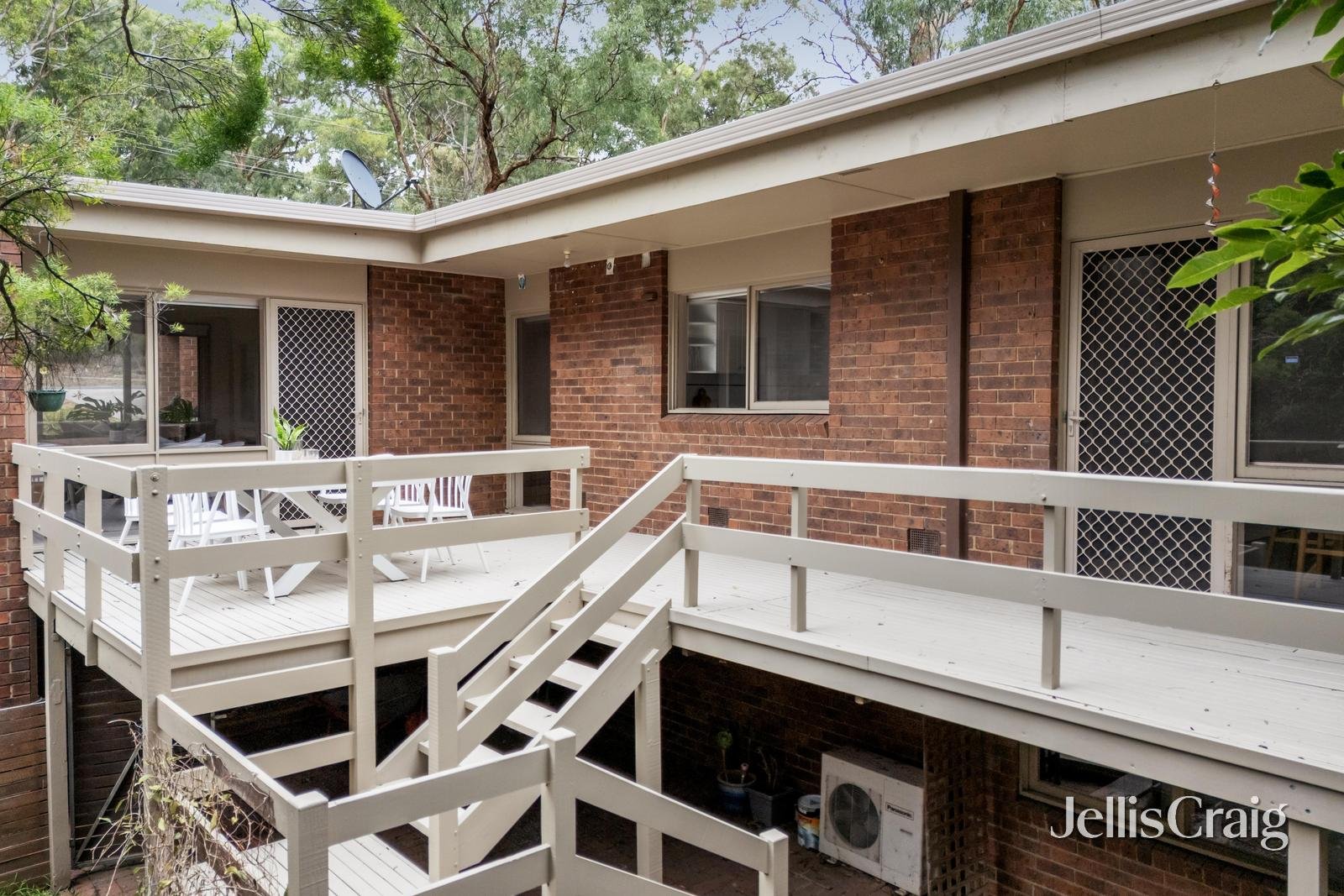 90 Albion Crescent, Greensborough image 10