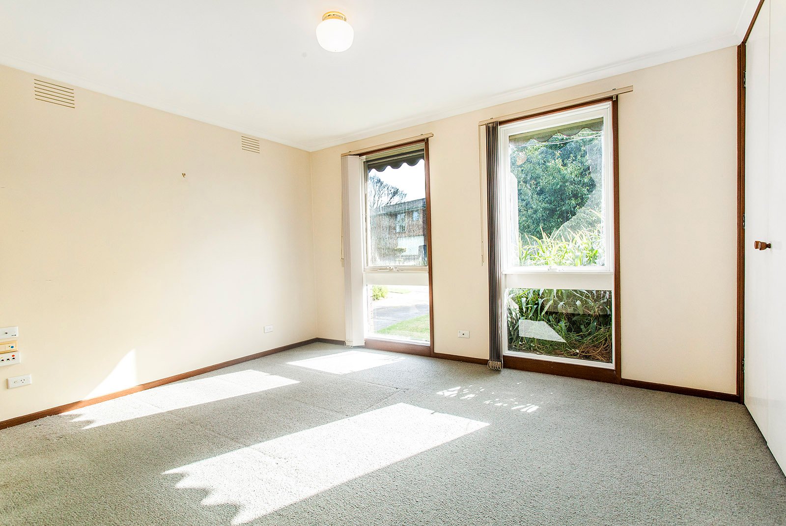 Property Gallery Thumbnail 6