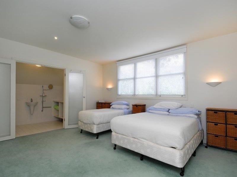 90 Fairview Avenue, Newtown image 11