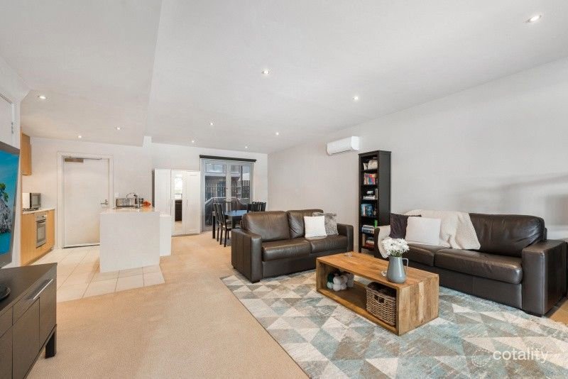 90 Geographe Street, Docklands image 2