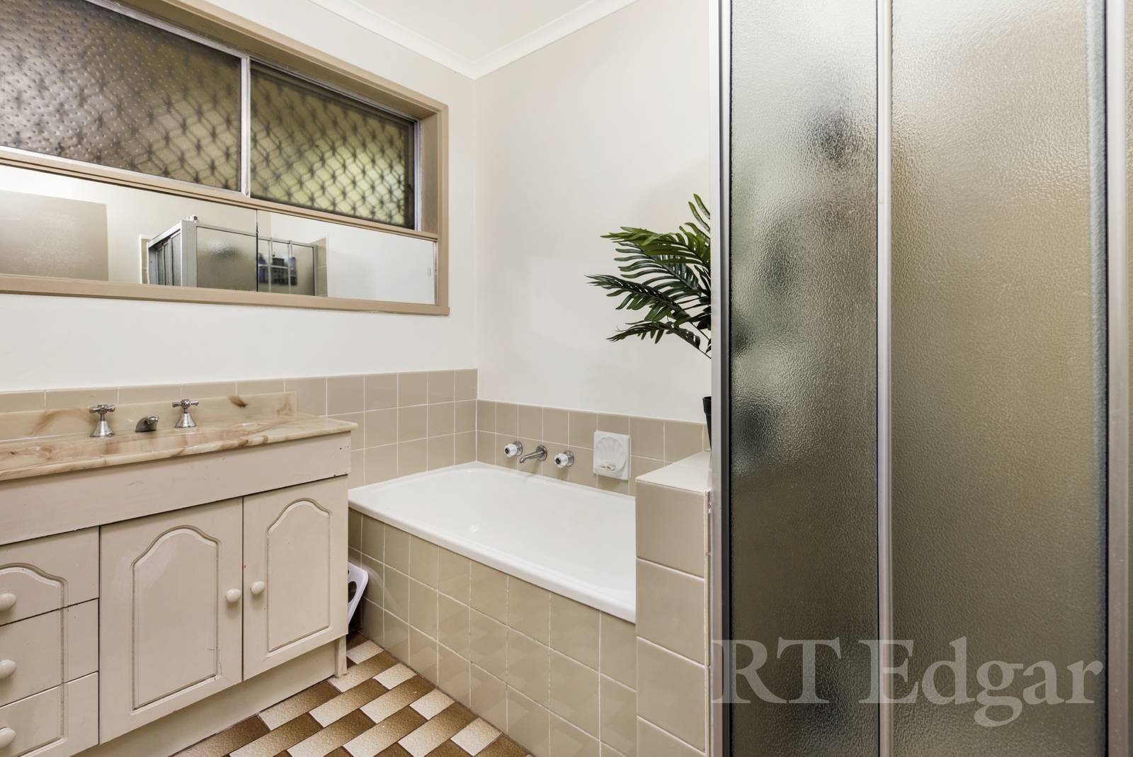 Property Gallery Thumbnail 9