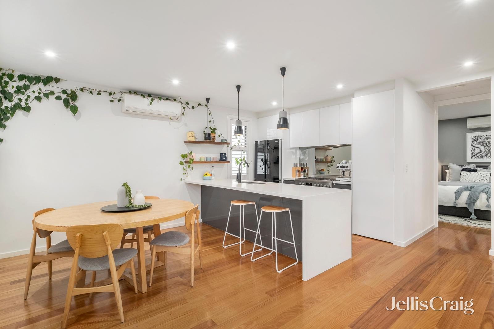 90 Newcastle Street, Newport image 2