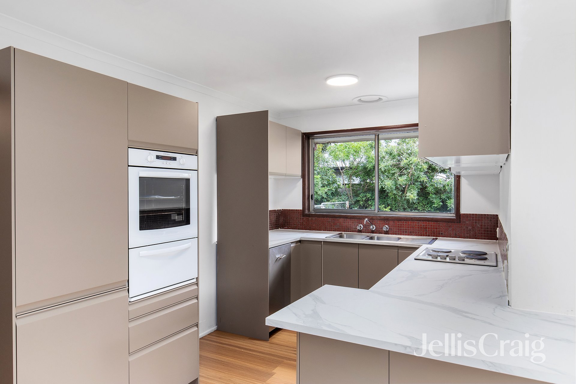 90 Railway Parade, Eltham image 3