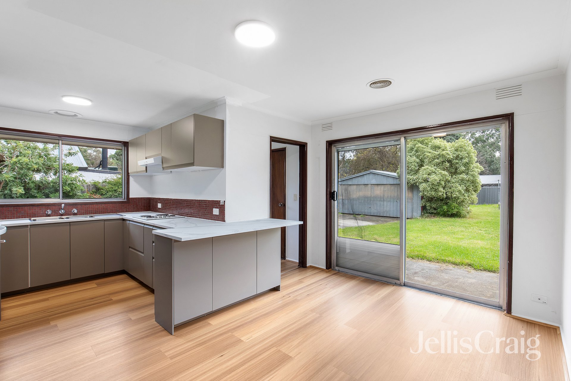 90 Railway Parade, Eltham image 4