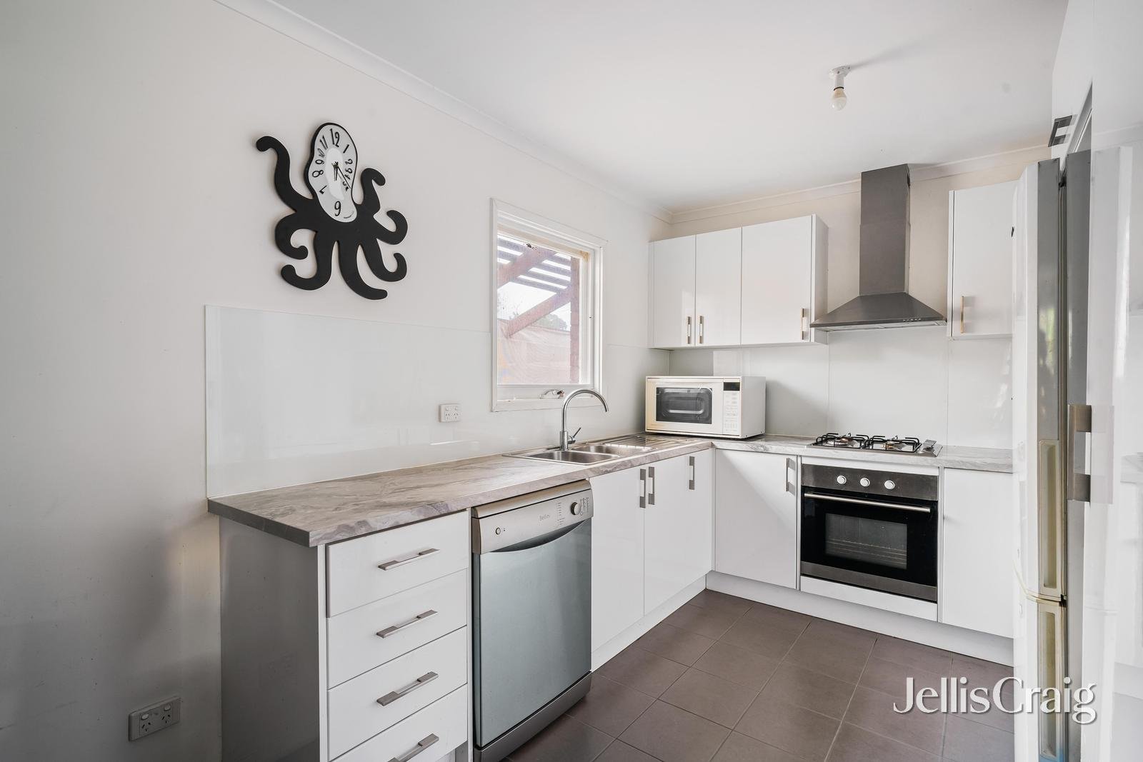 90 Somers Avenue, Macleod image 5