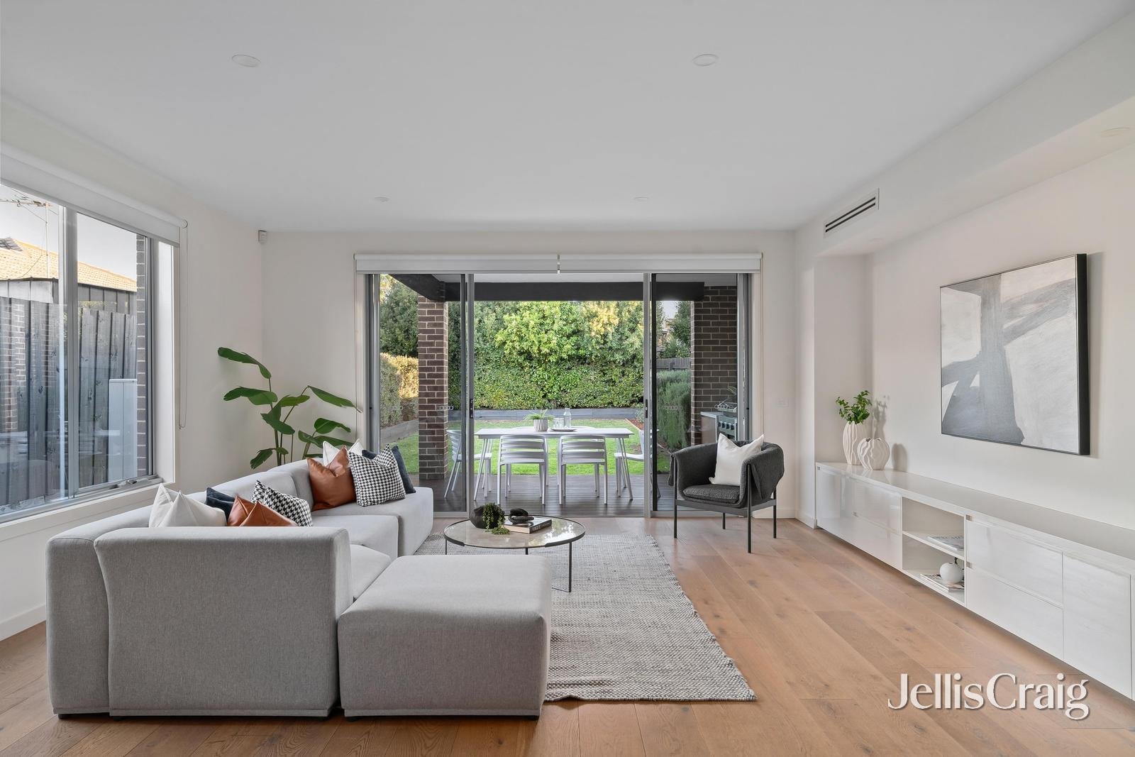 90 Tudor Street, Bentleigh East image 2