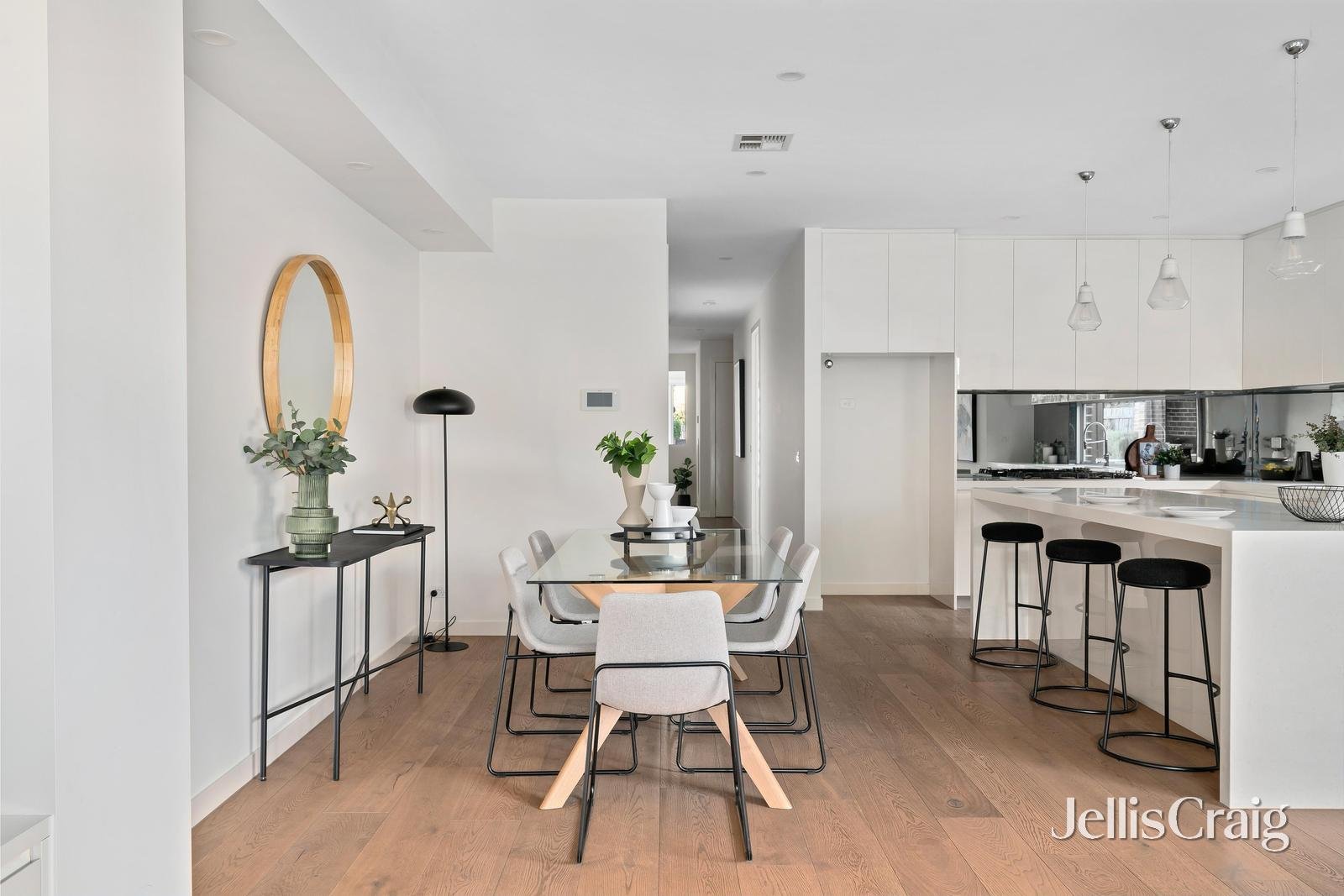 90 Tudor Street, Bentleigh East image 4