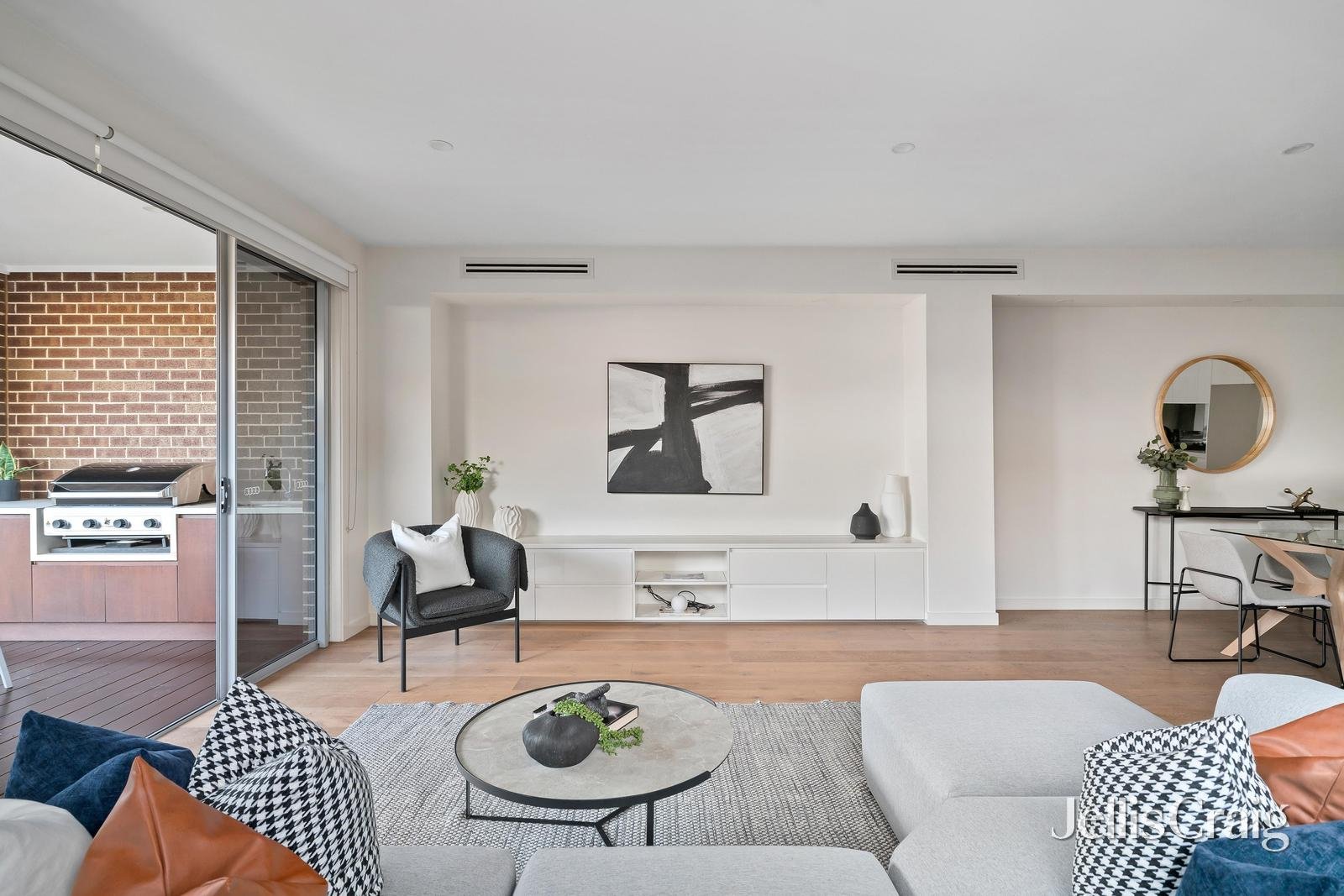90 Tudor Street, Bentleigh East image 6