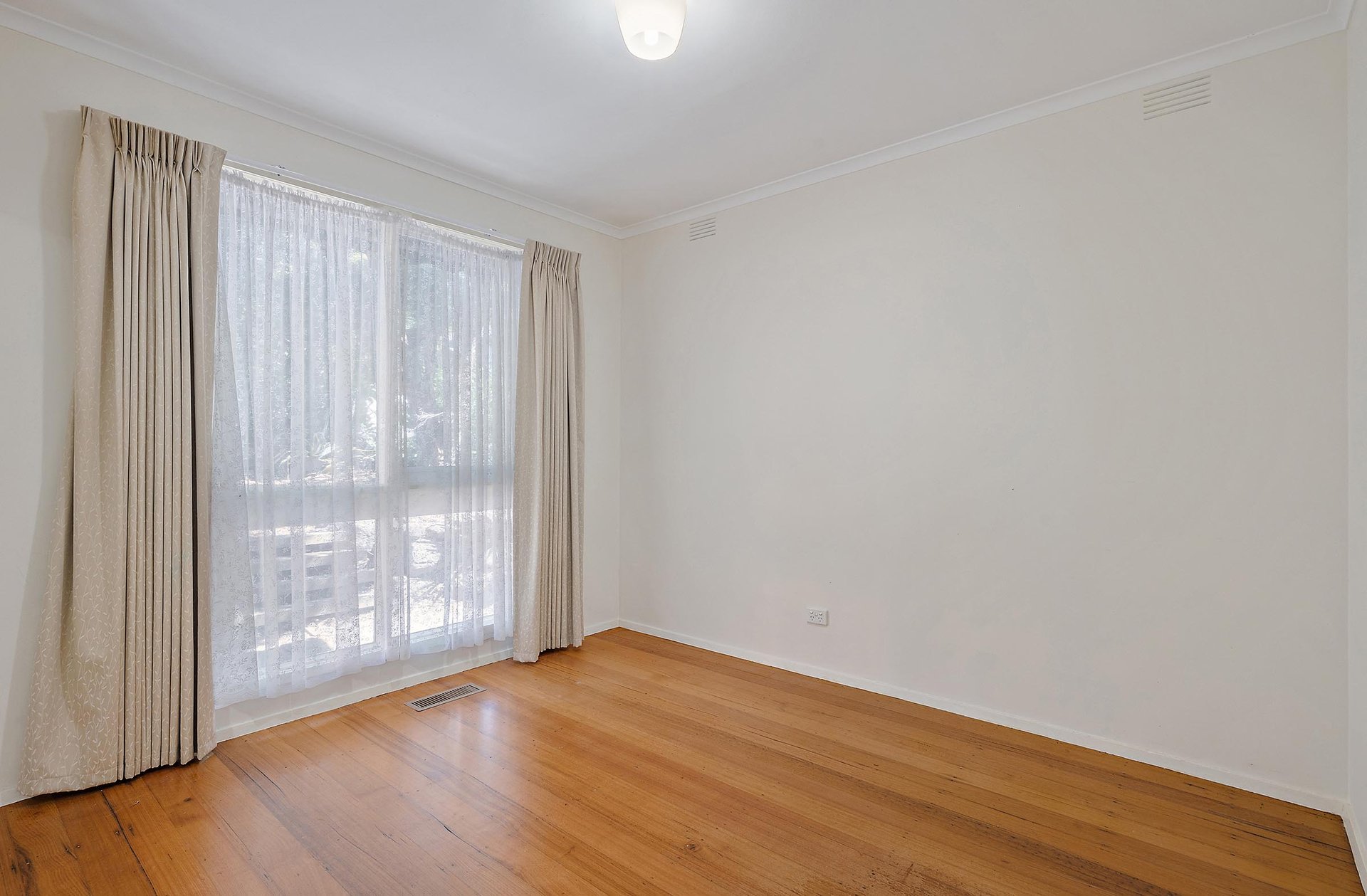 90 Winyard Drive, Mooroolbark image 8