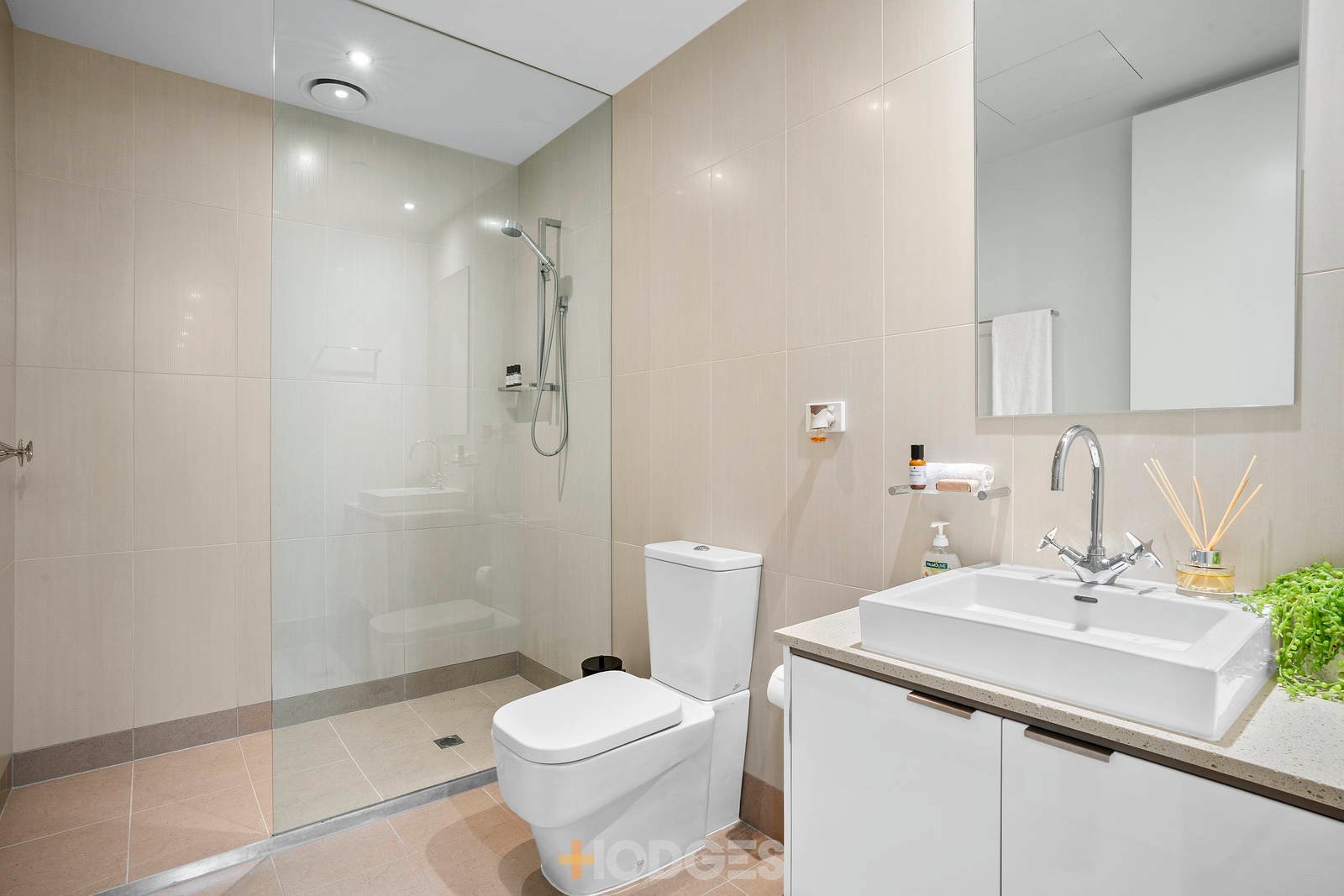 901 / 100 Western Beach Road Geelong