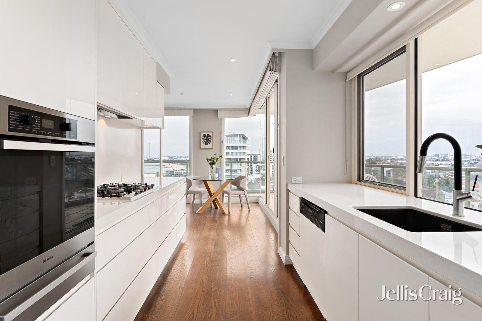901/127 Beach Street, Port&nbsp;Melbourne image 6