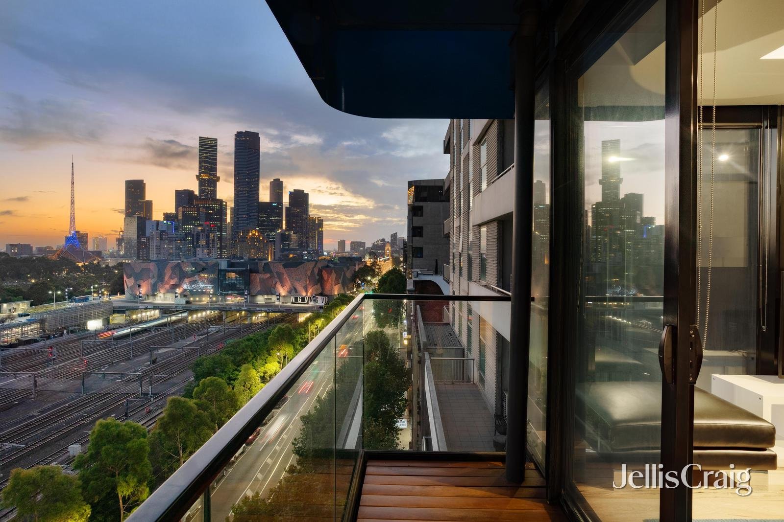 901/82 Flinders Street, Melbourne image 1