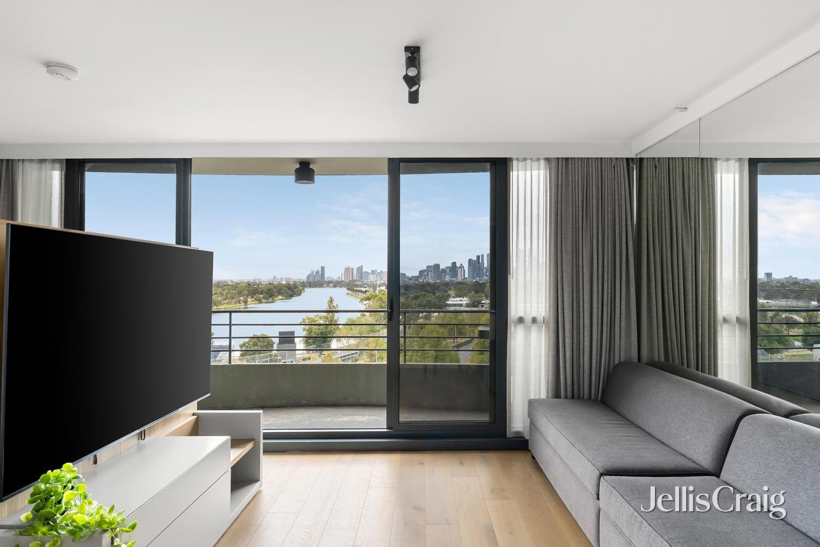 902/81 Queens Road, Melbourne image 2