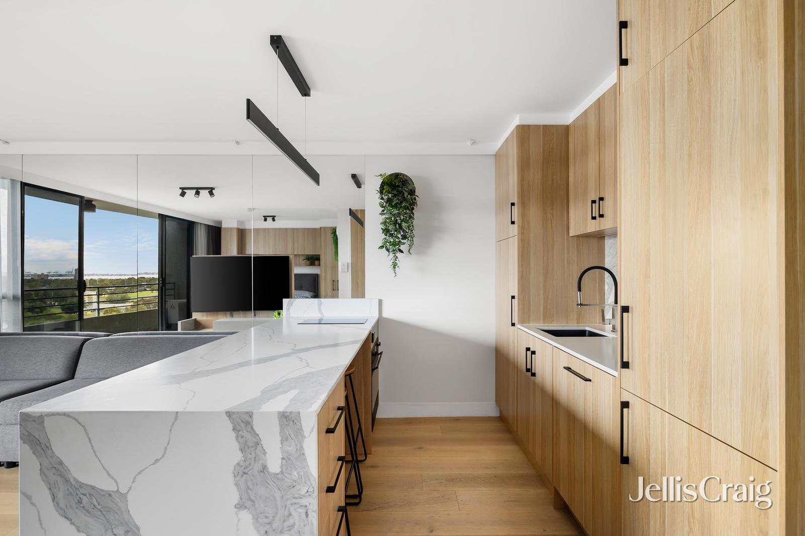 902/81 Queens Road, Melbourne image 5