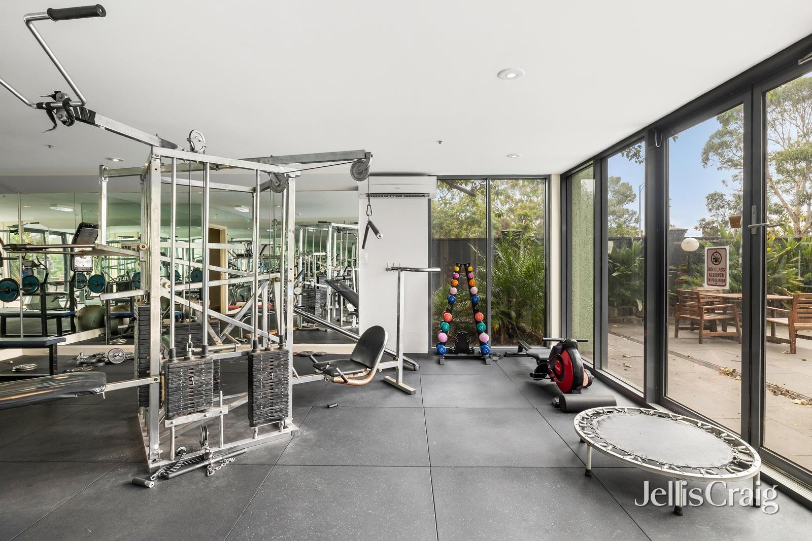 902/81 Queens Road, Melbourne image 12