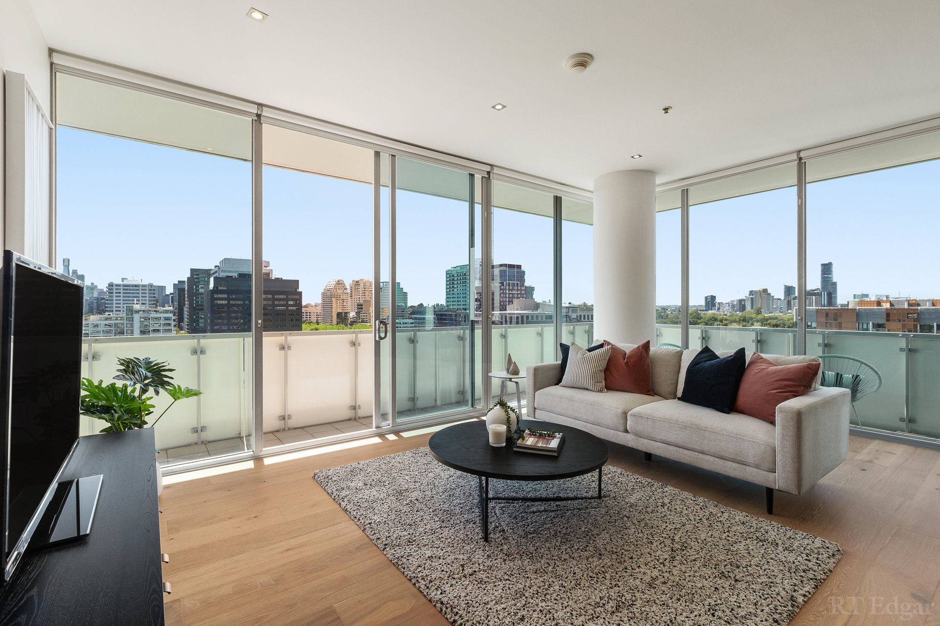 Property Gallery Thumbnail 3