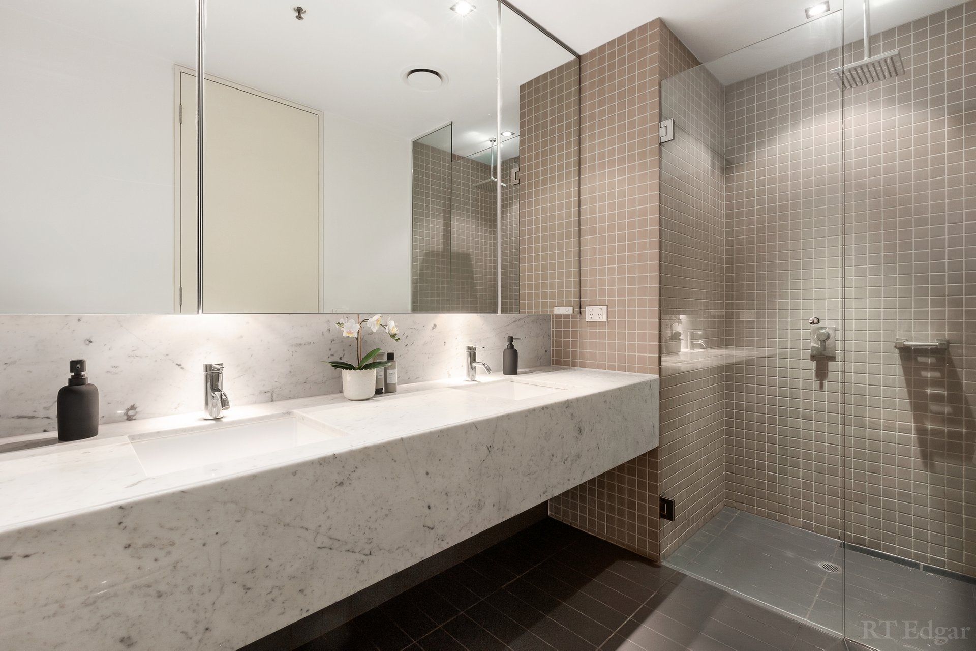 Property Gallery Thumbnail 9