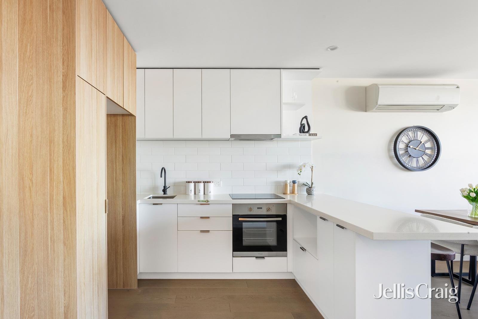 904/6 Railway Road, Cheltenham image 2