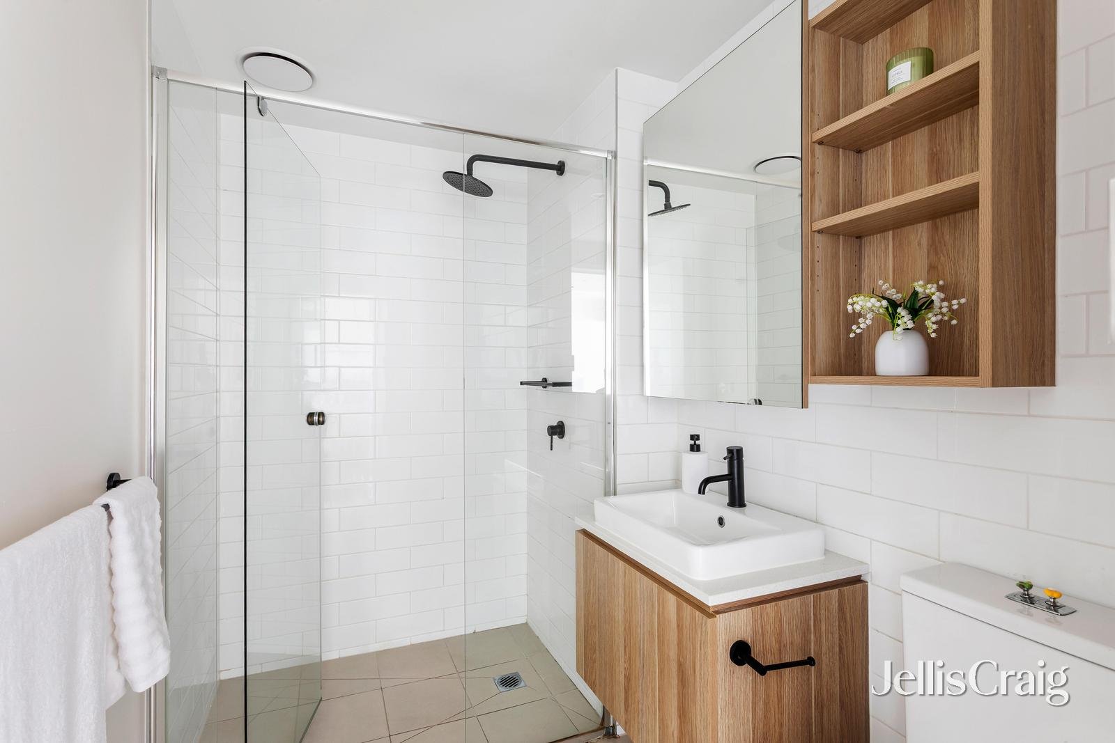 904/6 Railway Road, Cheltenham image 7