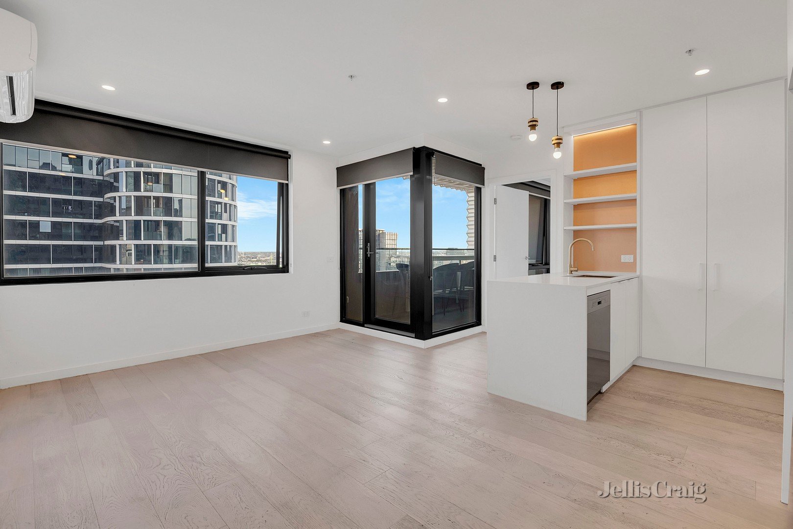 905/392 Spencer Street, West Melbourne image 2