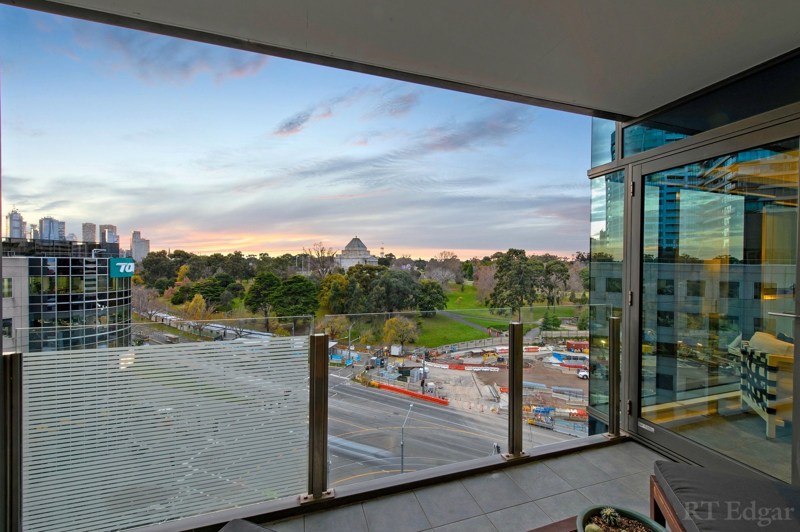 906/2-14 Albert Road, South Melbourne image 2