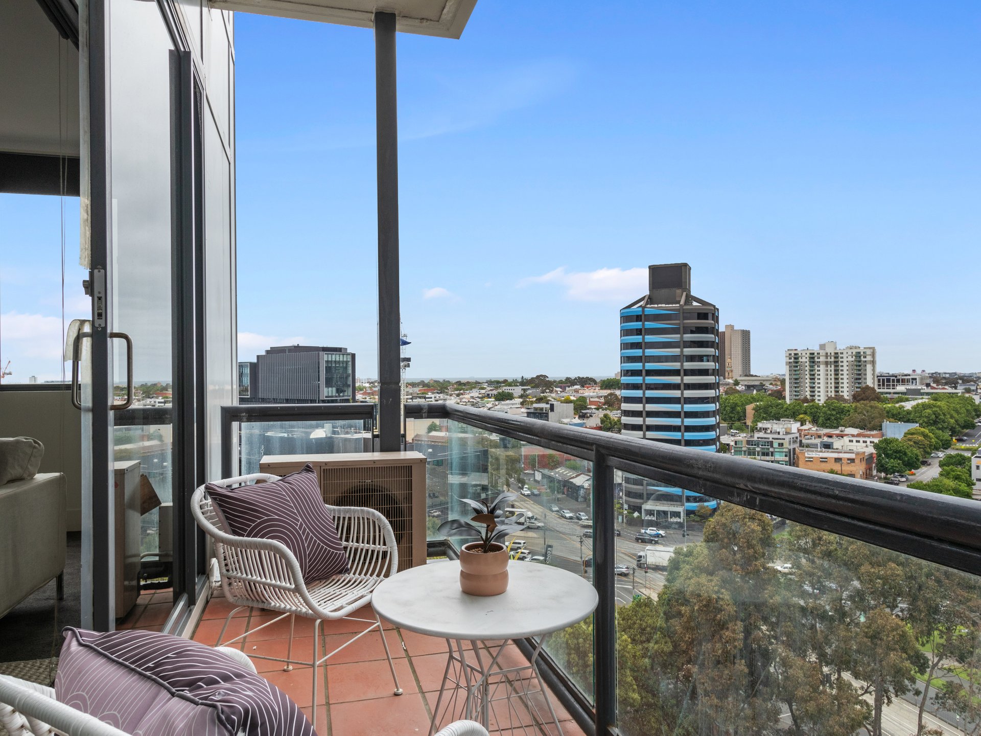 907/221 Sturt Street, Southbank image 12