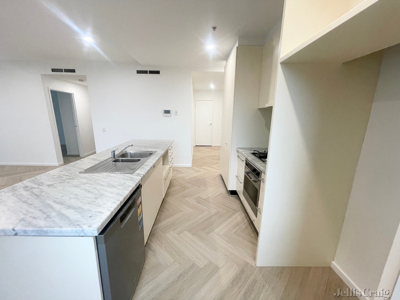 908/80 Clarendon Street, Southbank image 3